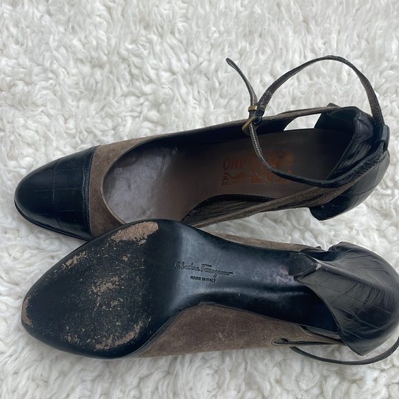 Salvatore Ferragamo Taupe/Black Suede & Embossed Leather Women's Pumps 6.5 - Picture 8 of 16